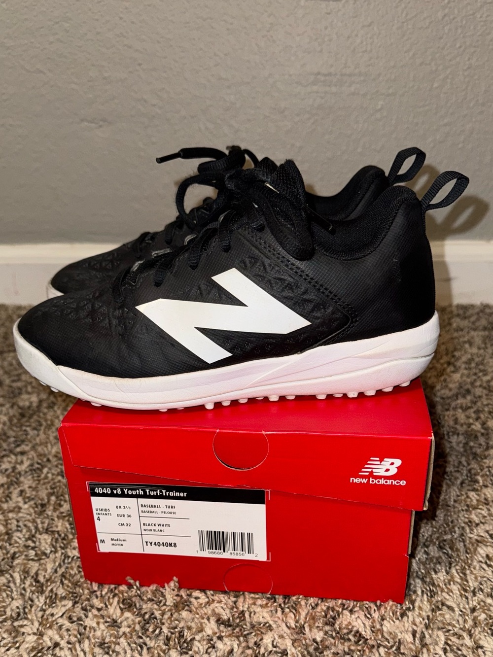 Size 4 New Balance 4040 V8 Turf Baseball Shoes